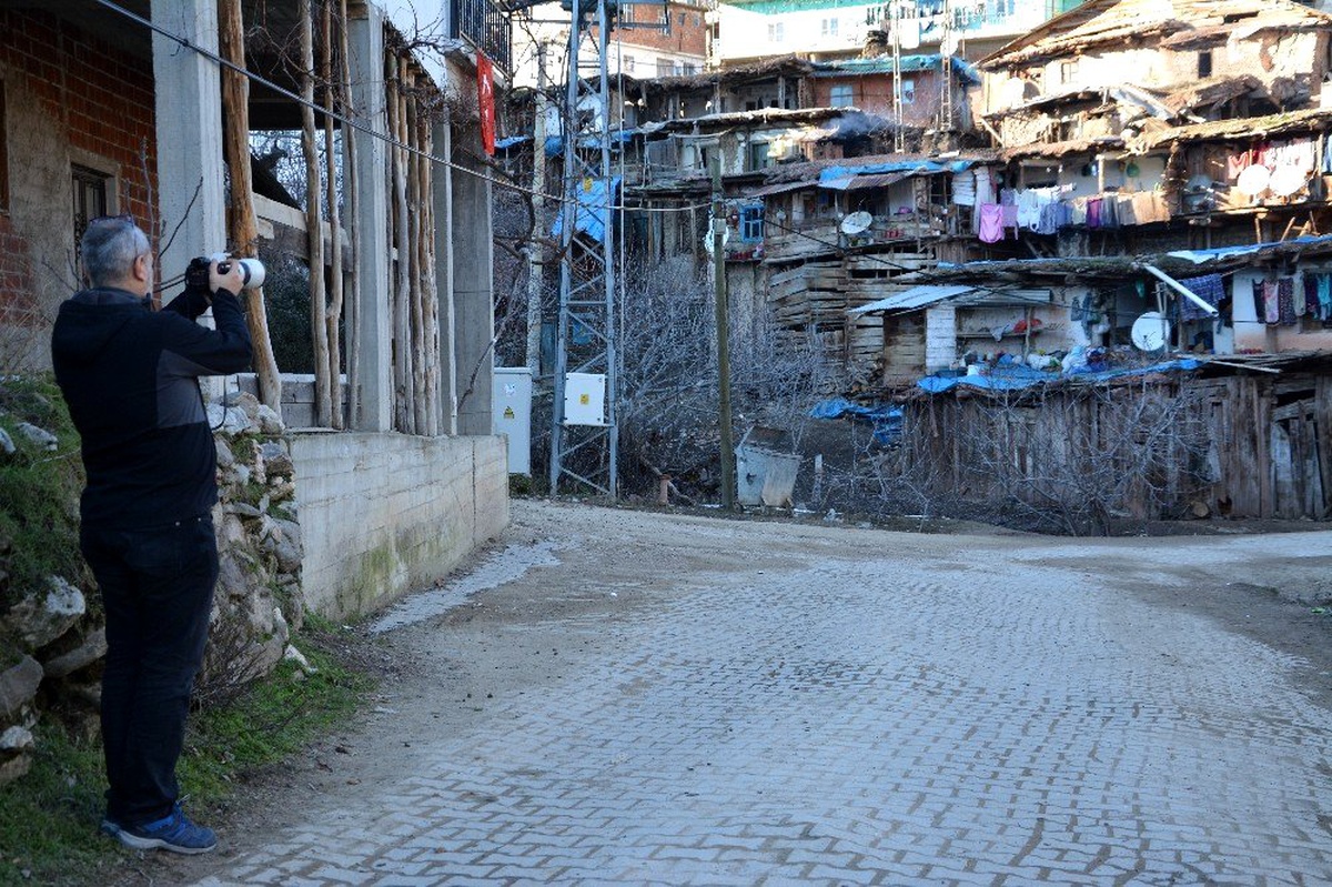 Uşaklı fotoğrafçılar Demirci\'nin sanatkarları ve güzelliklerini çekti