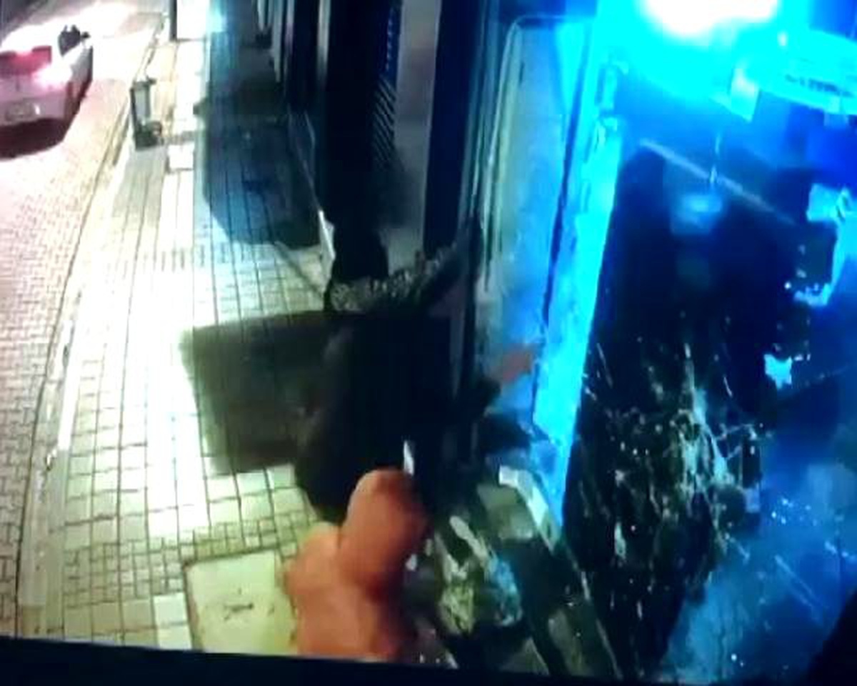 50 saniyede, 80 bin liralık telefon hırsızlığı kamerada