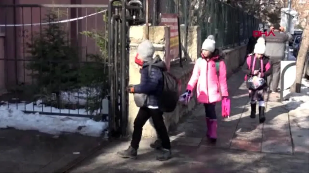 Afyon kar topu oynarken vücudunda yara oluşan öğrencinin babası ne olduğunu merak ediyoruz