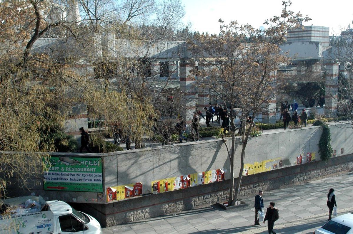 Ankara\'da onlarca liseli tekme tokat birbirine girdi