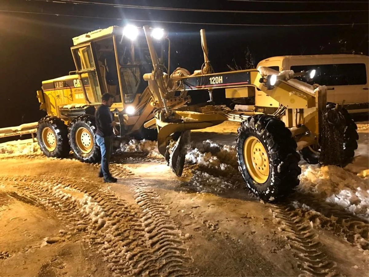 Artvin\'de kar nedeniyle 83 köy yolu ulaşıma kapandı
