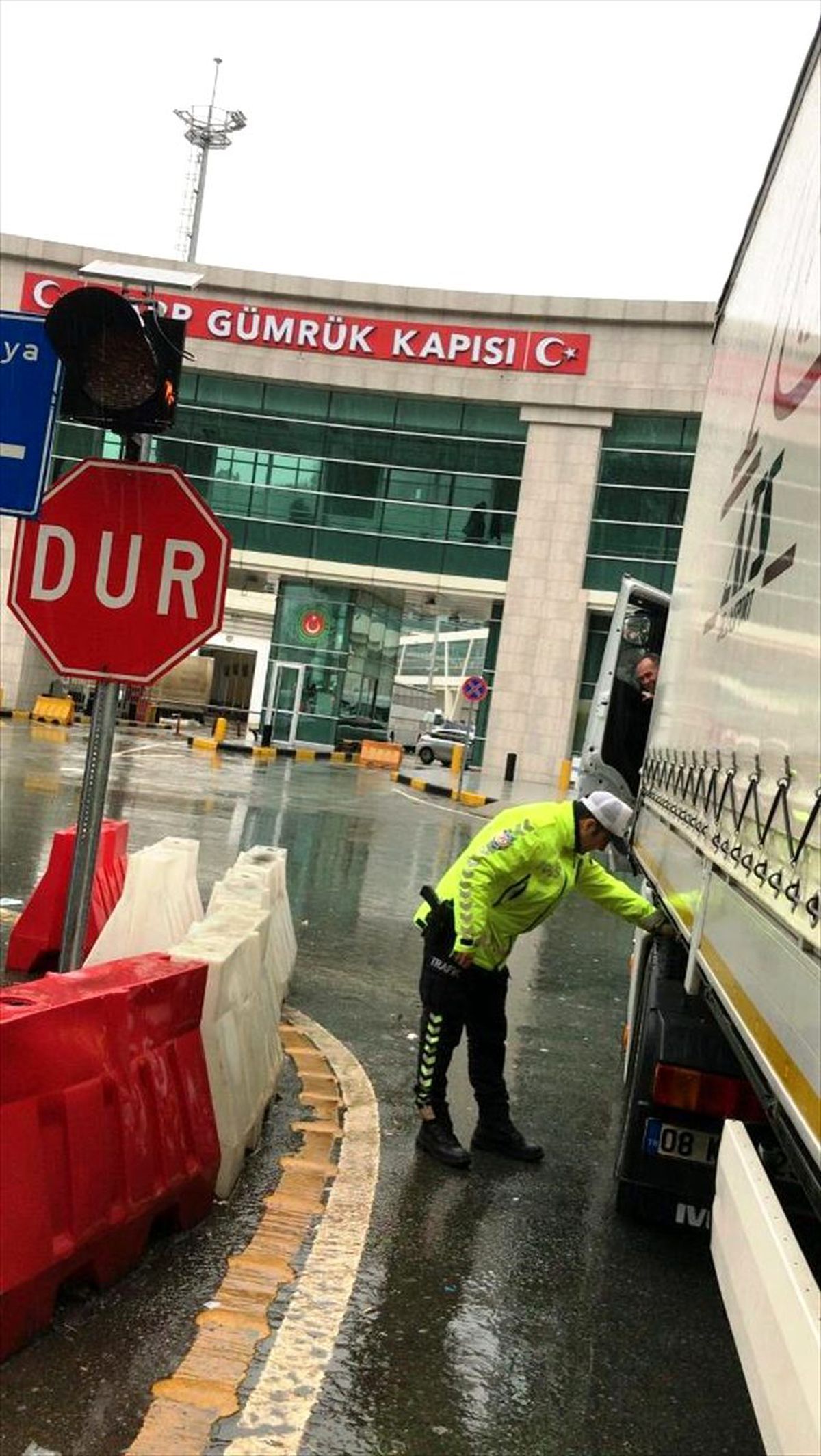 Artvin Emniyet Müdürlüğünden kış lastiği denetimi