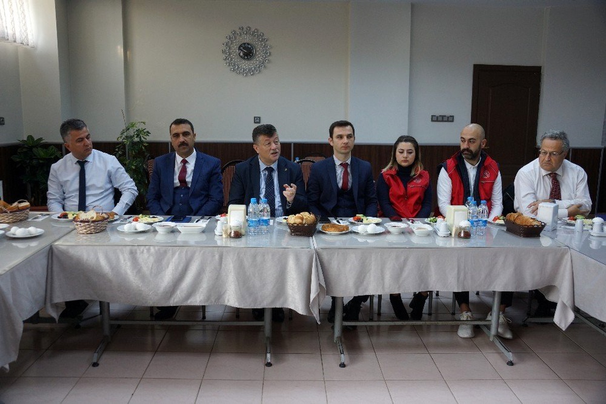 Aydın Gençlik Merkezi\'nden gazetecilere kahvaltı