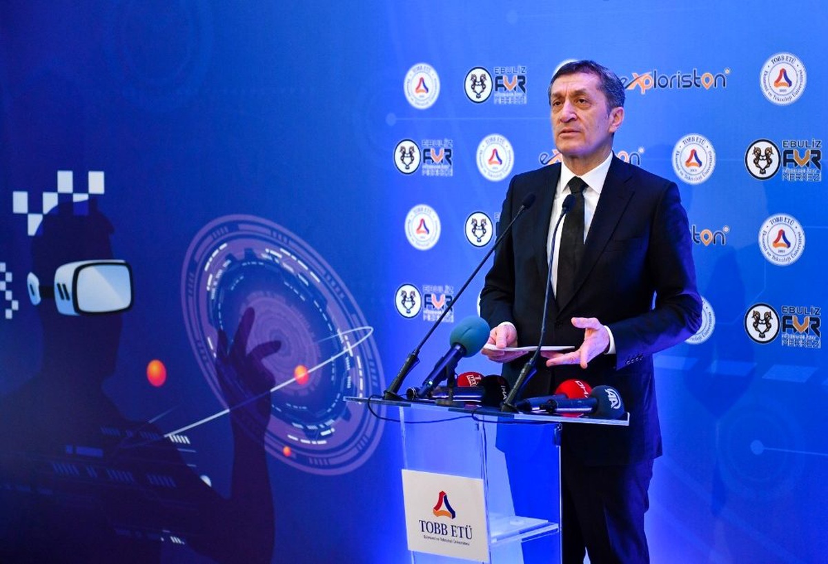 Bakan Selçuk: "Lütfen öz geçmişinizle çok fazla ilgilenmeyin"