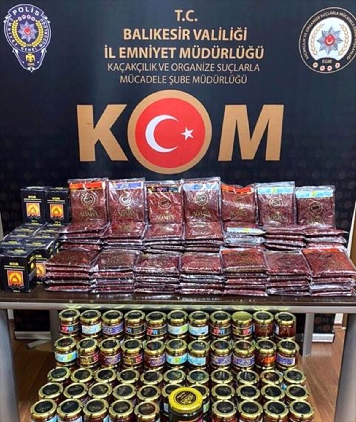 Balıkesir\'de kaçak tütün operasyonunda 3 şüpheli gözaltına alındı