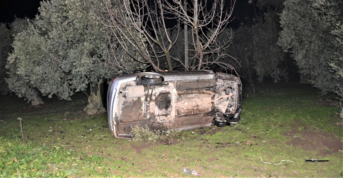 Balıkesir\'de otomobil şarampole devrildi: 1 ölü, 2 yaralı