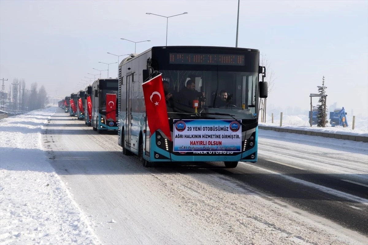 Belediye Başkanı Sayan, Ağrı\'da hizmete giren otobüsleri şehir turuyla tanıttı