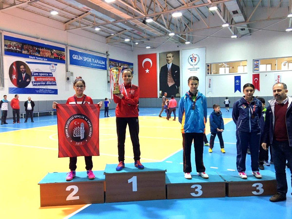 Belediye masa tenisinde Türkiye şampiyonu oldu