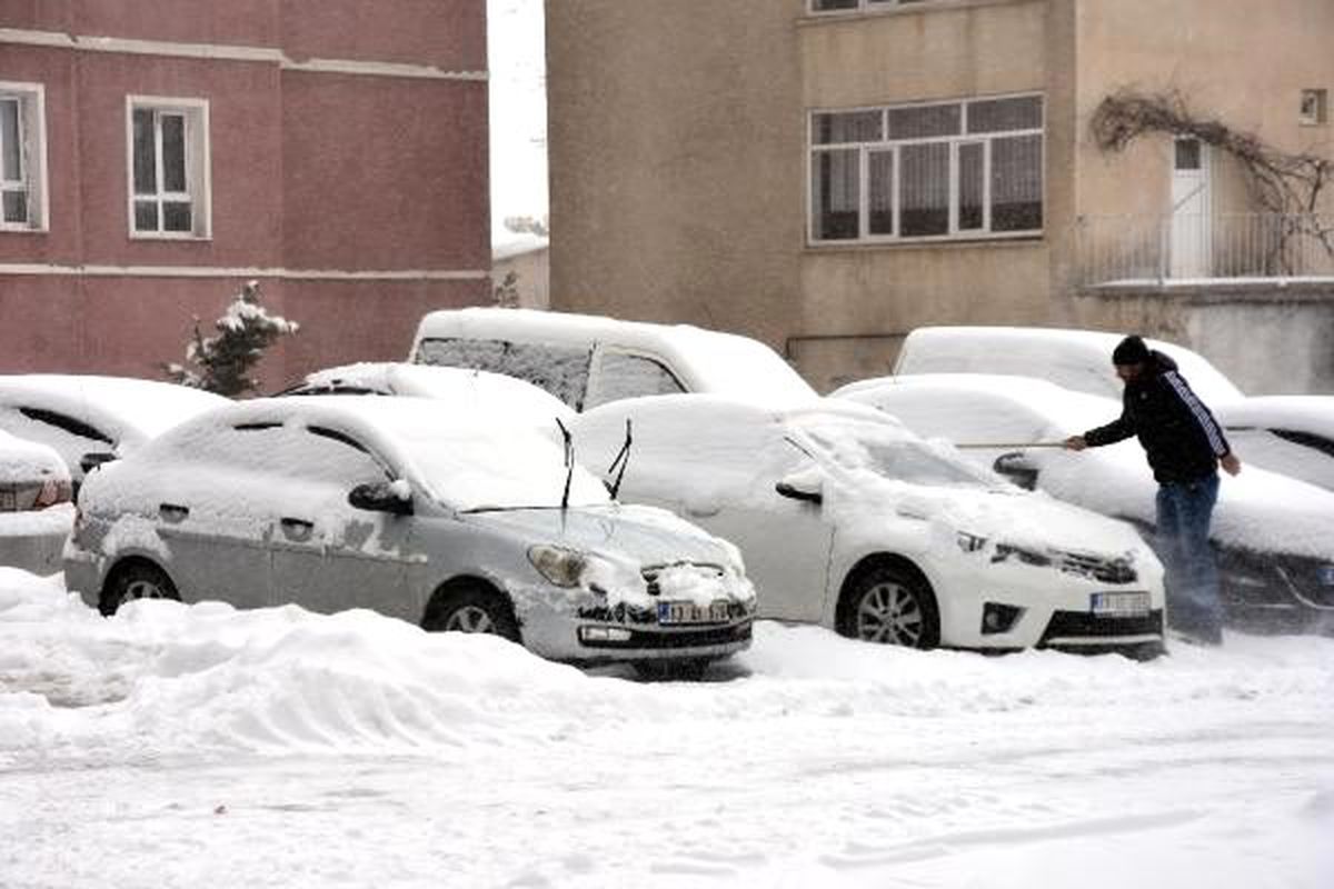 Bitlis\'te 86 köy yolu kardan kapandı