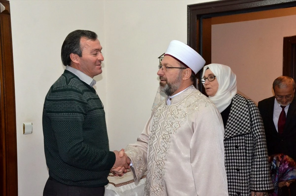 Diyanet İşleri Başkanı Erbaş\'tan Ceren Özdemir\'in ailesine taziye ziyareti