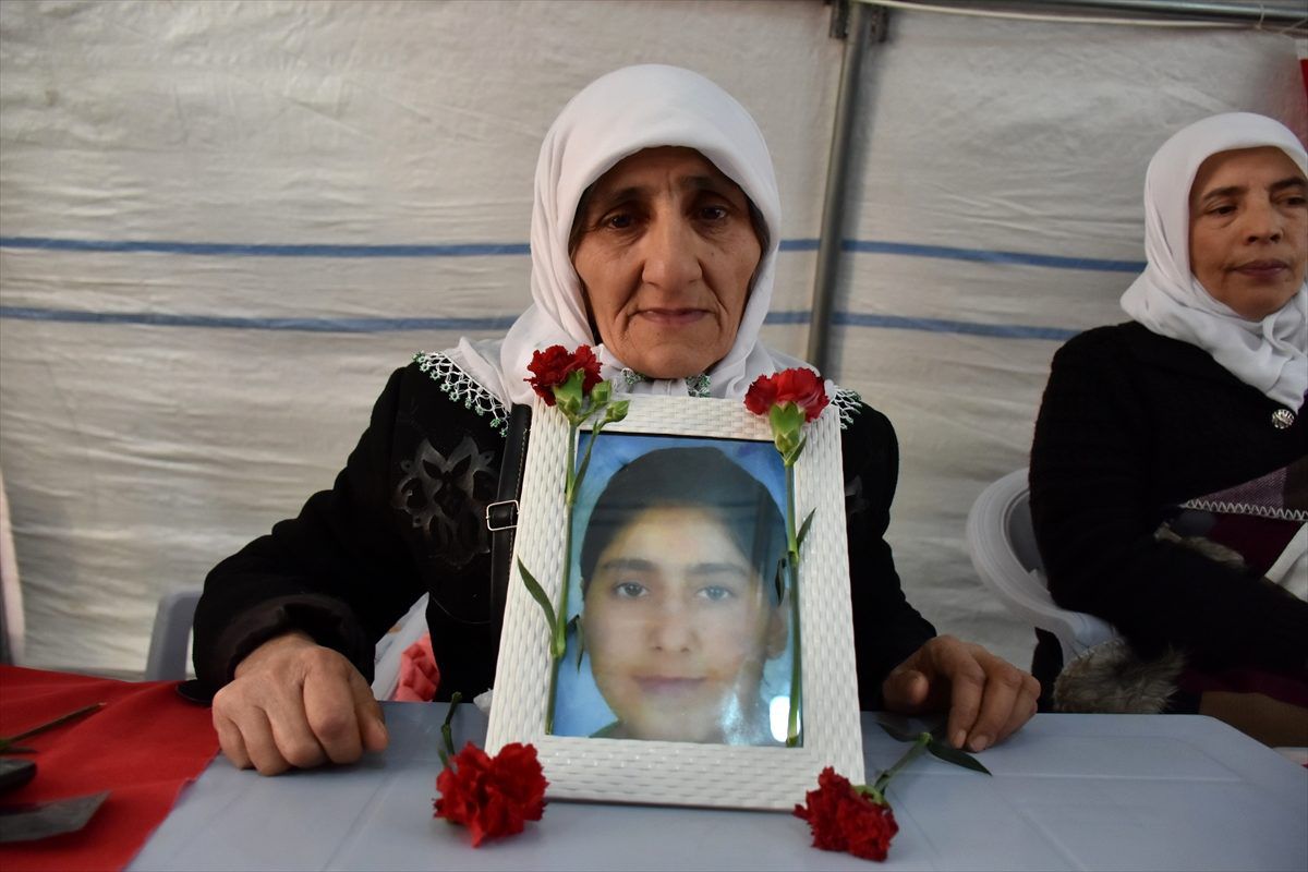 Diyarbakır annelerinin oturma eylemine bir aile daha katıldı