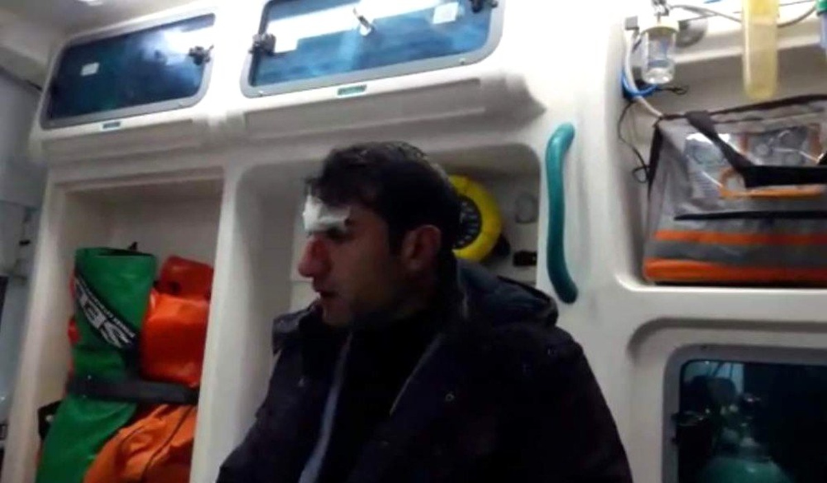 Düşerek yaralanan öğretmen yolun açılmasıyla hastaneye kaldırıldı