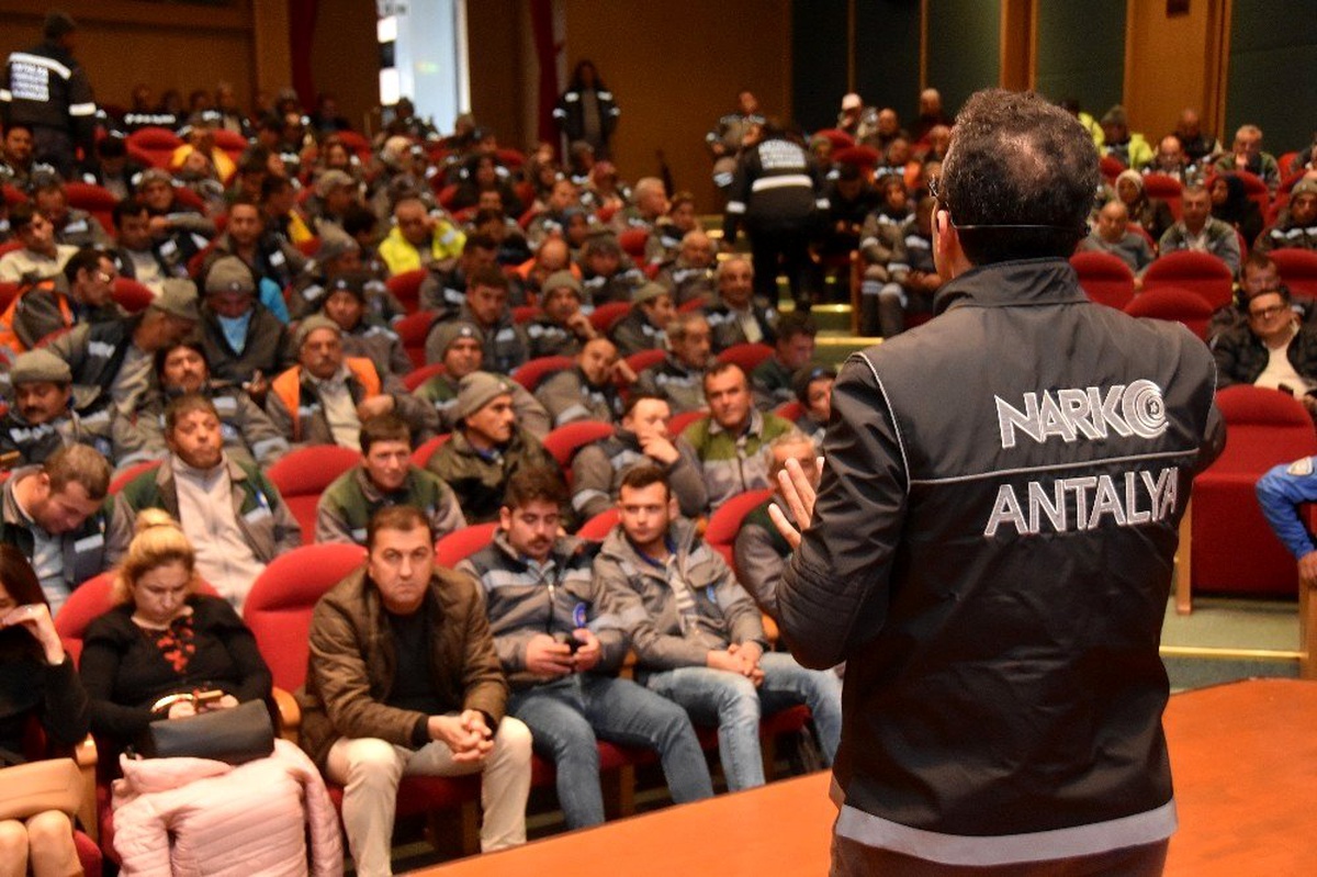 Emniyetten temizlik personeline seminer