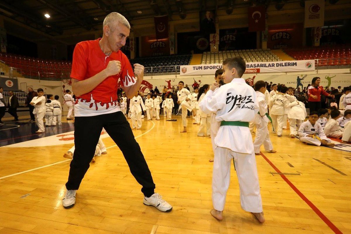 \'Eyvah! Ringde Babam Var\' etkinliğinde babalar çocuklarıyla ringe çıktı