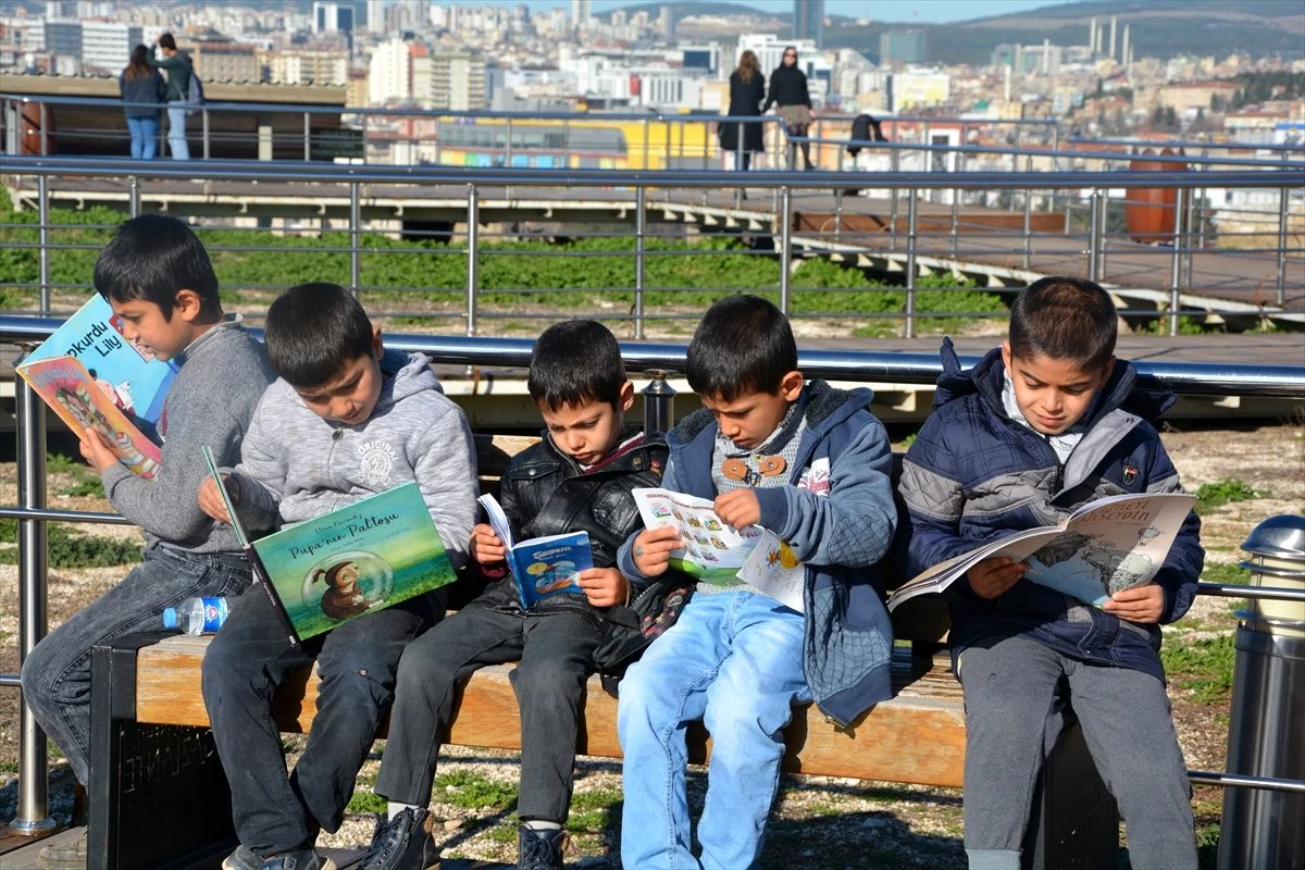 "Gezgin Okullar" projesiyle hem gezdiriyorlar hem okutuyorlar
