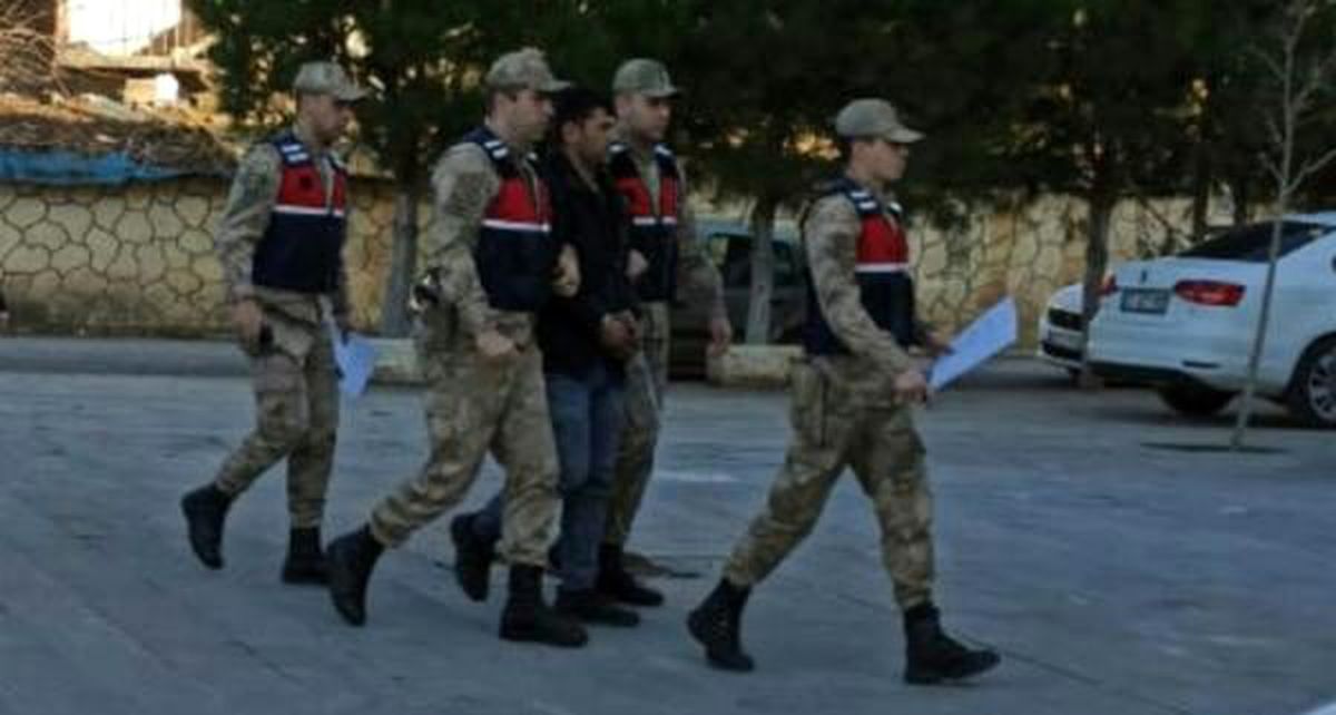 Girdiği evden zeytinyağı çaldı