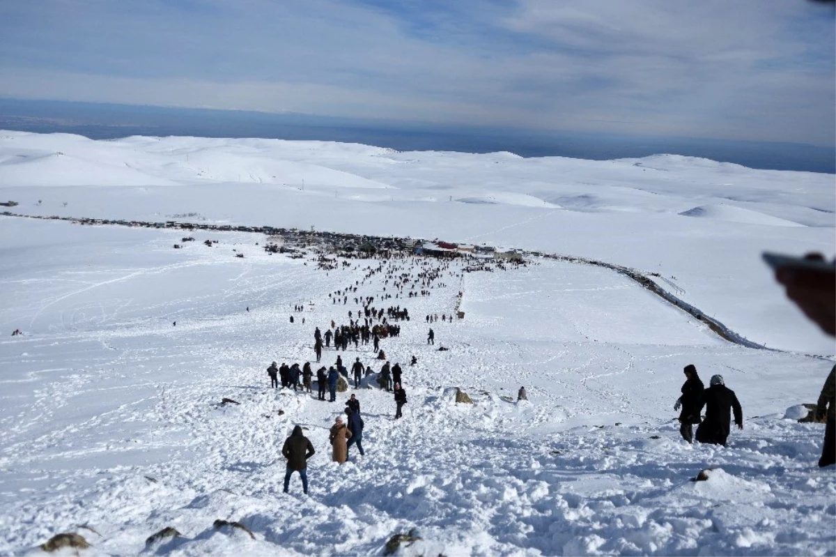 Güneydoğu\'nun tek kayak merkezi Karacadağ doldu taştı