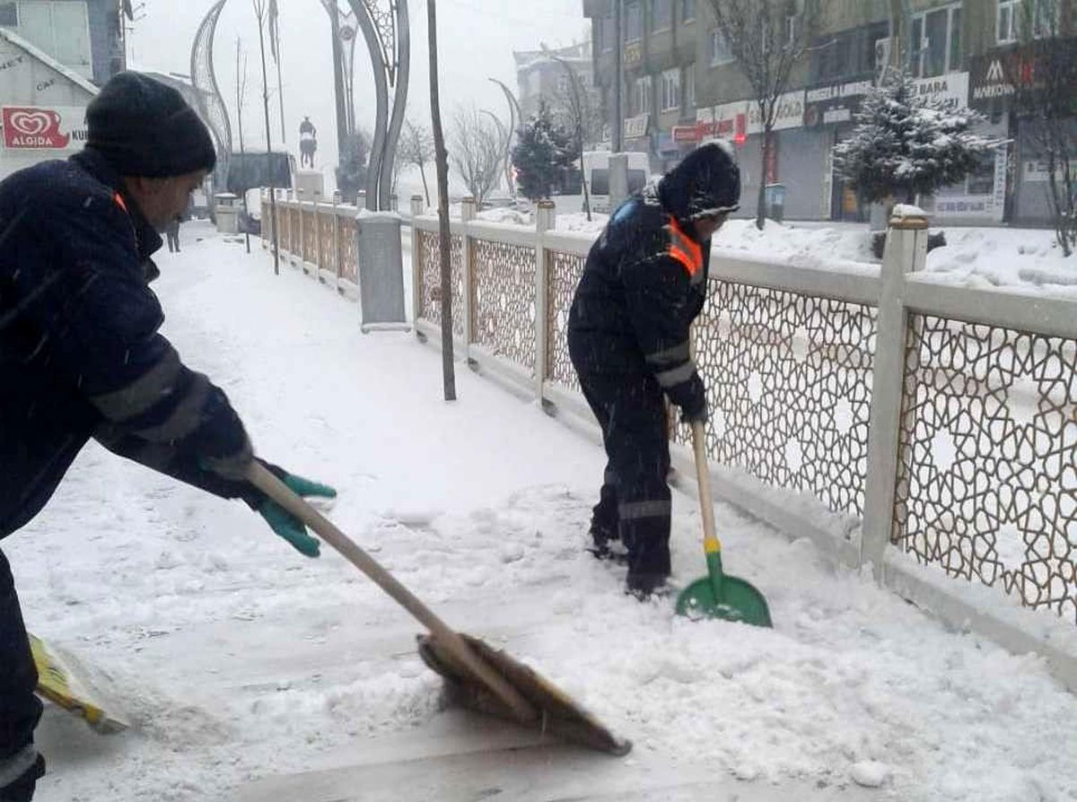 Hakkari\'de kar temizleme çalışması
