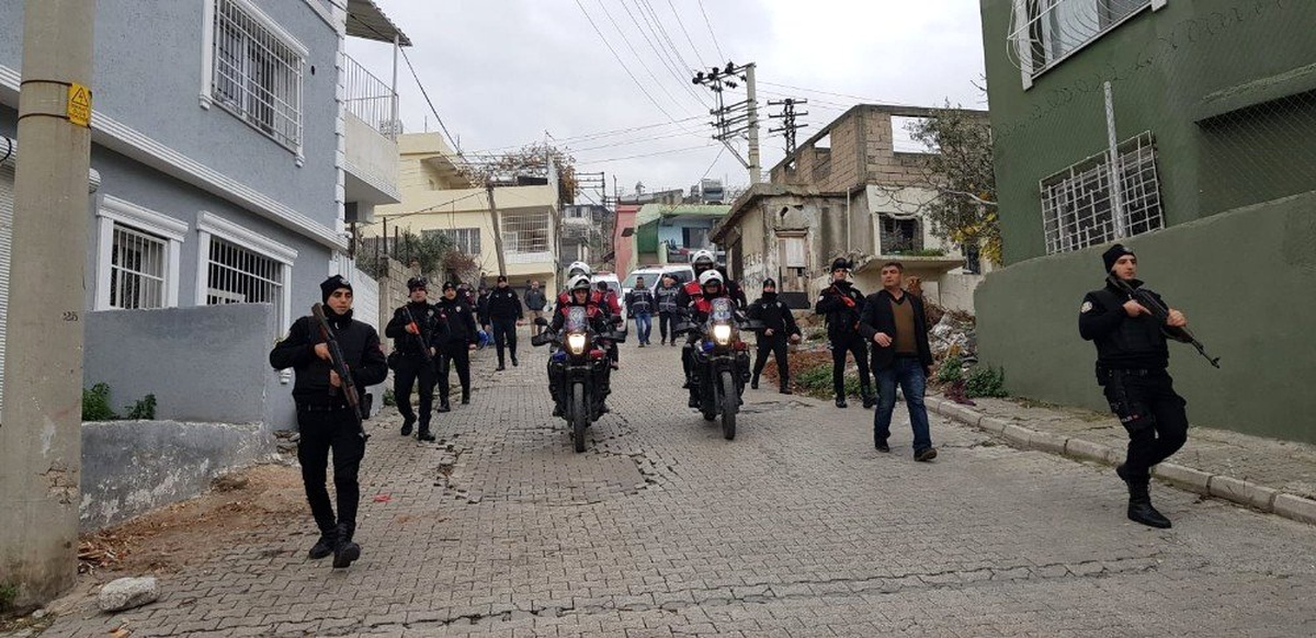 Hatay\'da K9 köpekleriyle uyuşturucu uygulaması