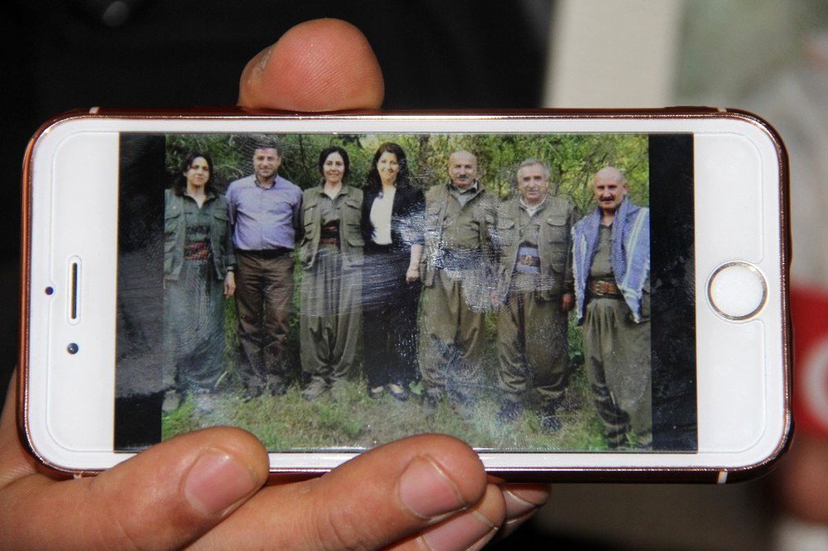 HDP önündeki ailelerden CHP\'ye tepki