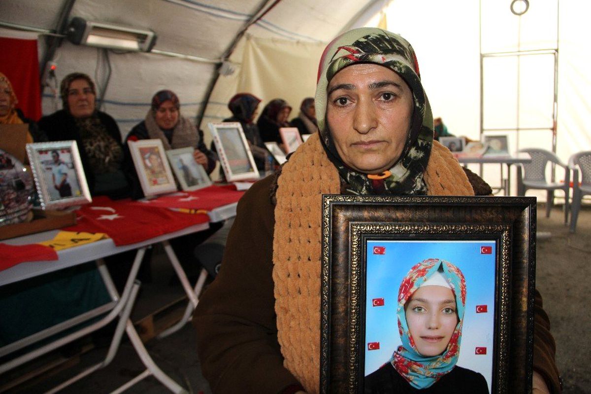 HDP önündeki ailelerin evlat nöbeti 133\'üncü gününde