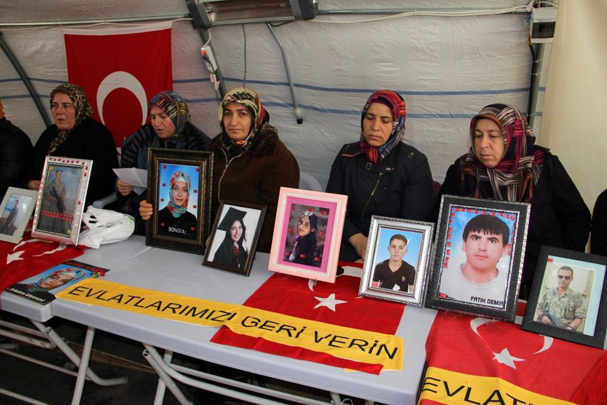 HDP önündeki ailelerin evlat nöbeti 133\'üncü gününde