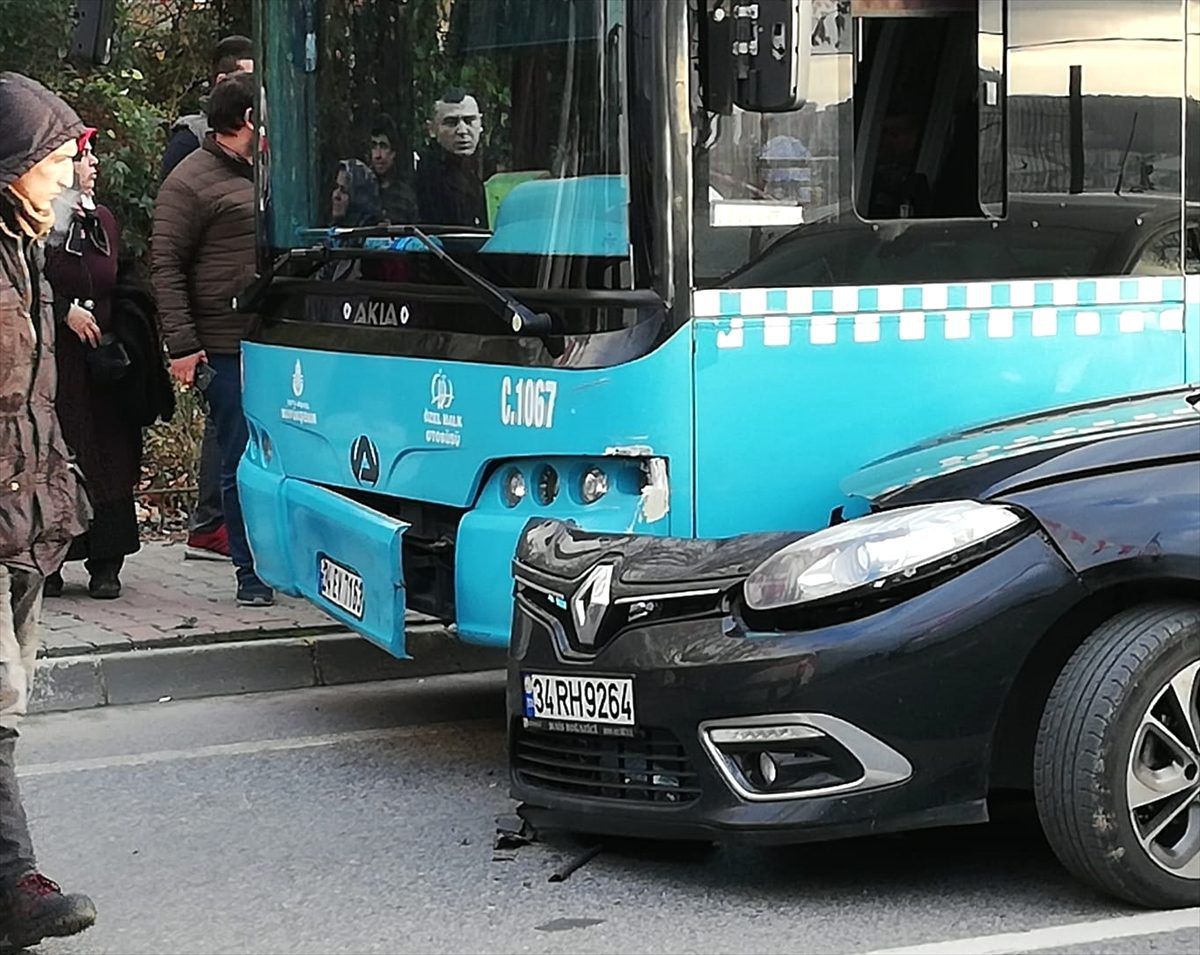 İstanbul\'daki trafik kazasında 4 kişi yaralandı