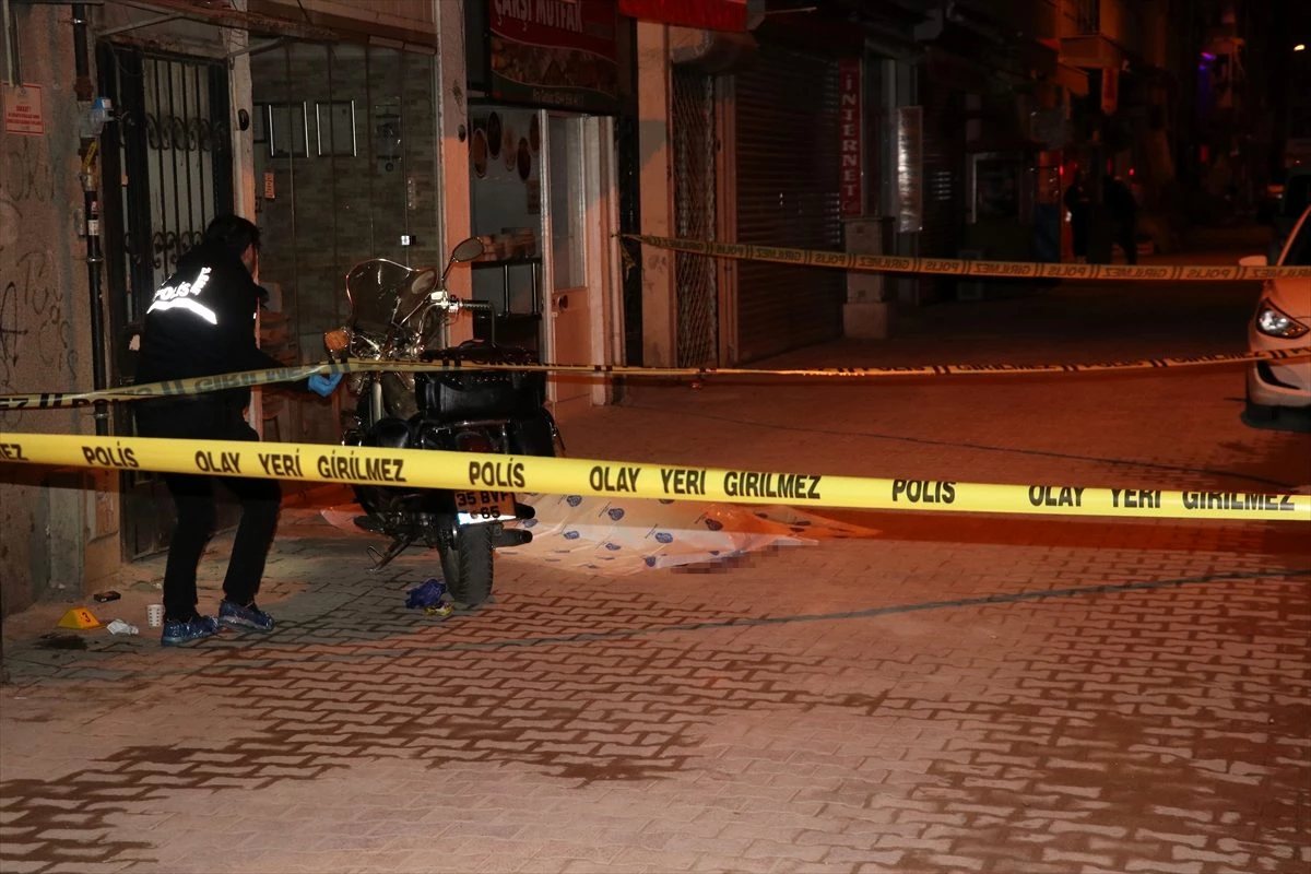 İzmir\'de bıçaklı kavga : 1 ölü