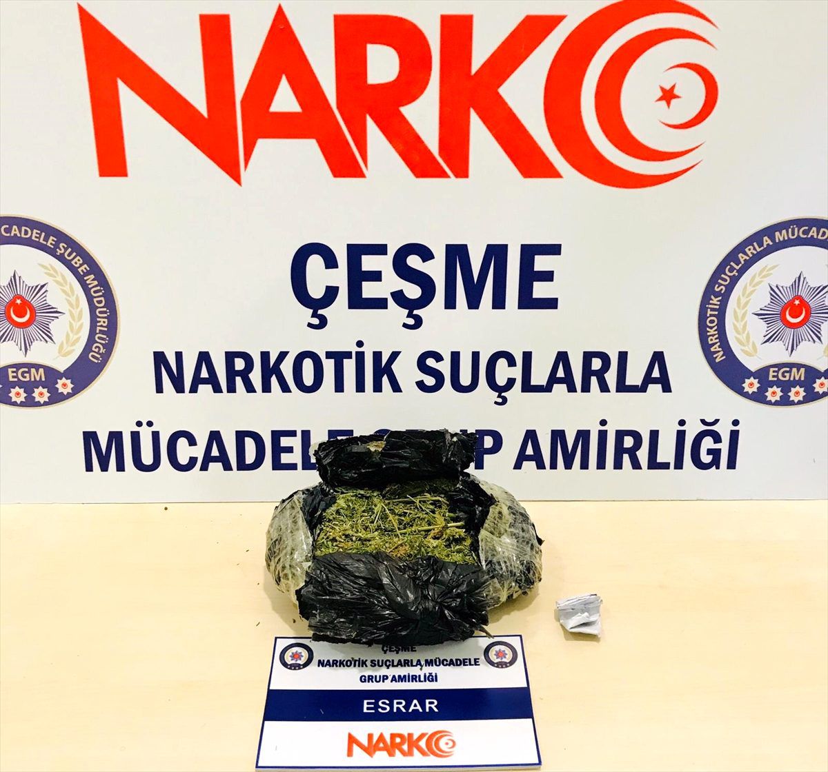 İzmir\'deki uyuşturucu operasyonunda 2 kişi tutuklandı
