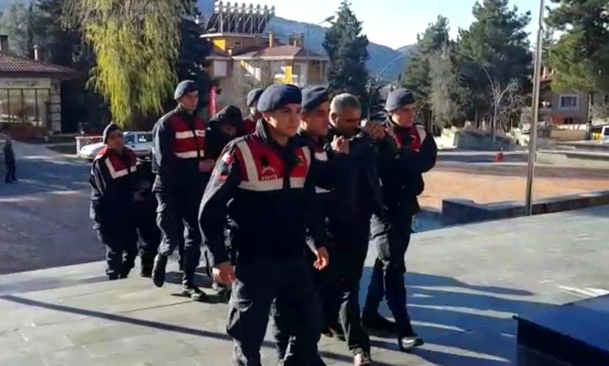 Jandarma\'dan akaryakıt hırsızlığı operasyonu: 3 gözaltı