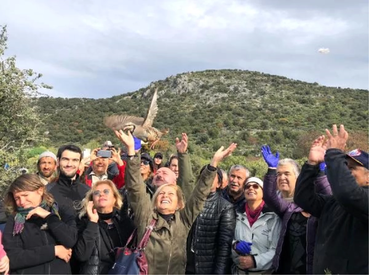 Kahraman Türk subayı ve arkadaşları için yürüyüp, doğaya keklik bıraktılar