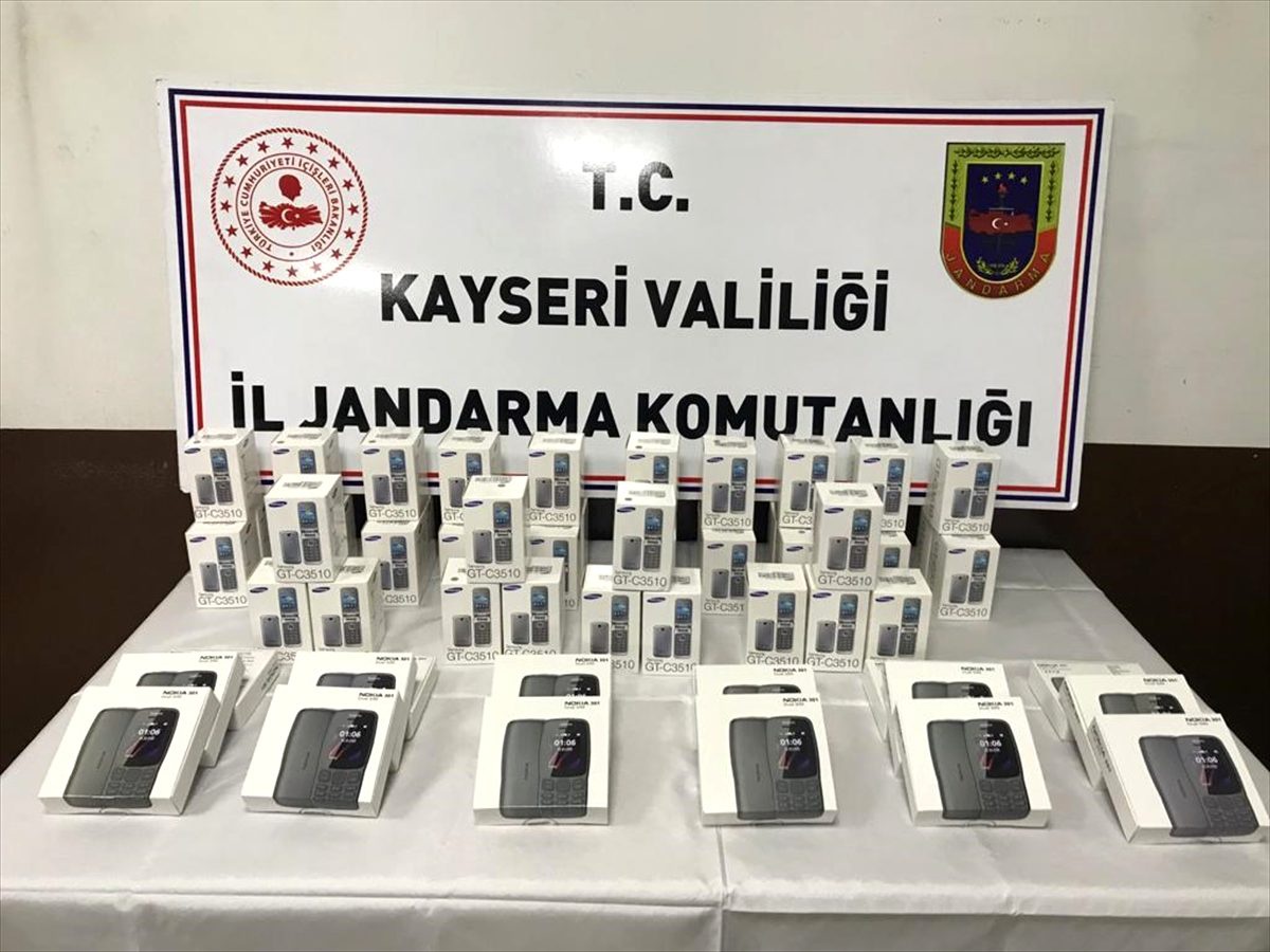 Kayseri\'de 61 gümrük kaçağı cep telefonu ele geçirildi