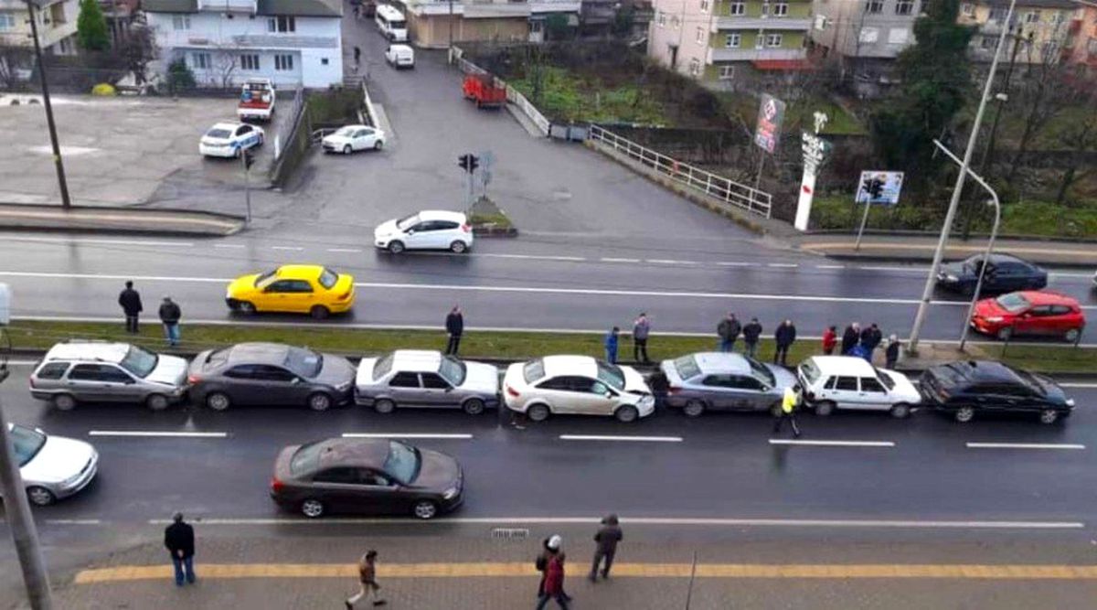 Kdz. Ereğli\'de zincirleme kaza: 7 araç birbirine girdi