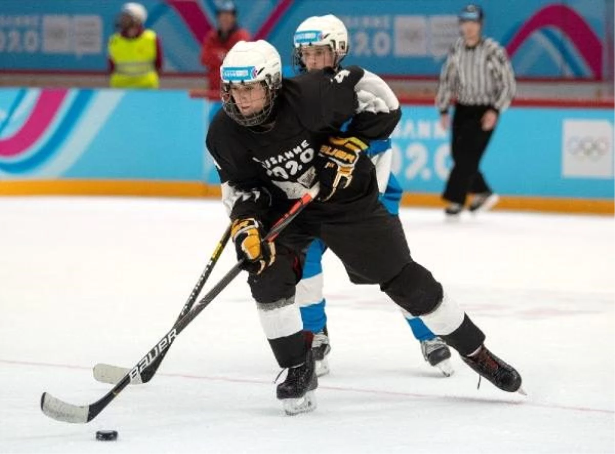 Lozan 2020\'de buz hokeyinde iki Türk sporcu yarı finalde