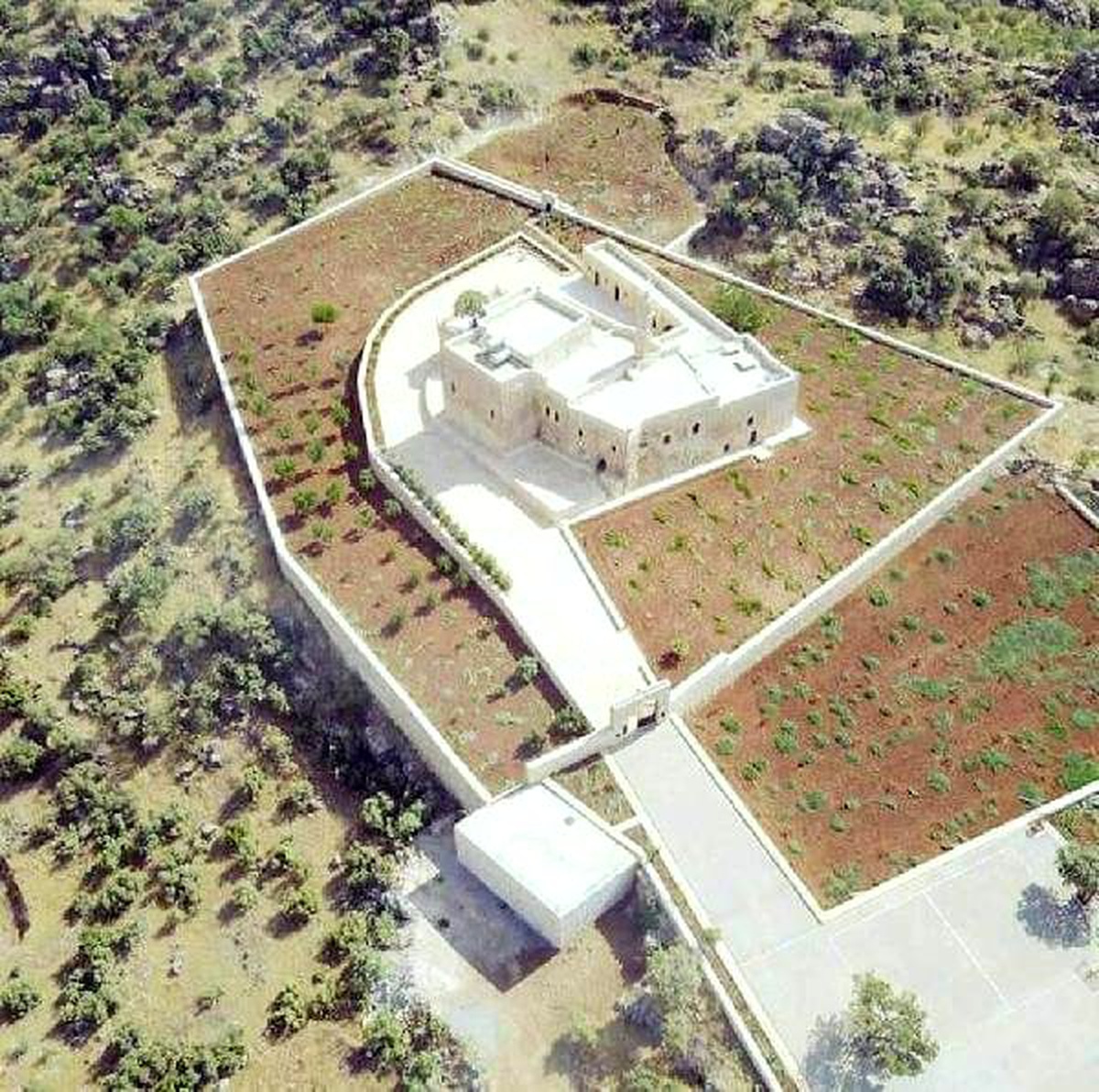Mardin\'de tutuklanan rahip, teröristleri manastırda saklamış