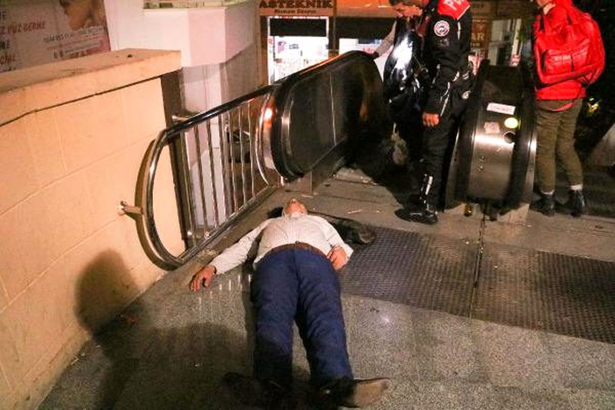 Merdivene düştü, ceketi sıkıştı, ekiplere zor anlar yaşattı