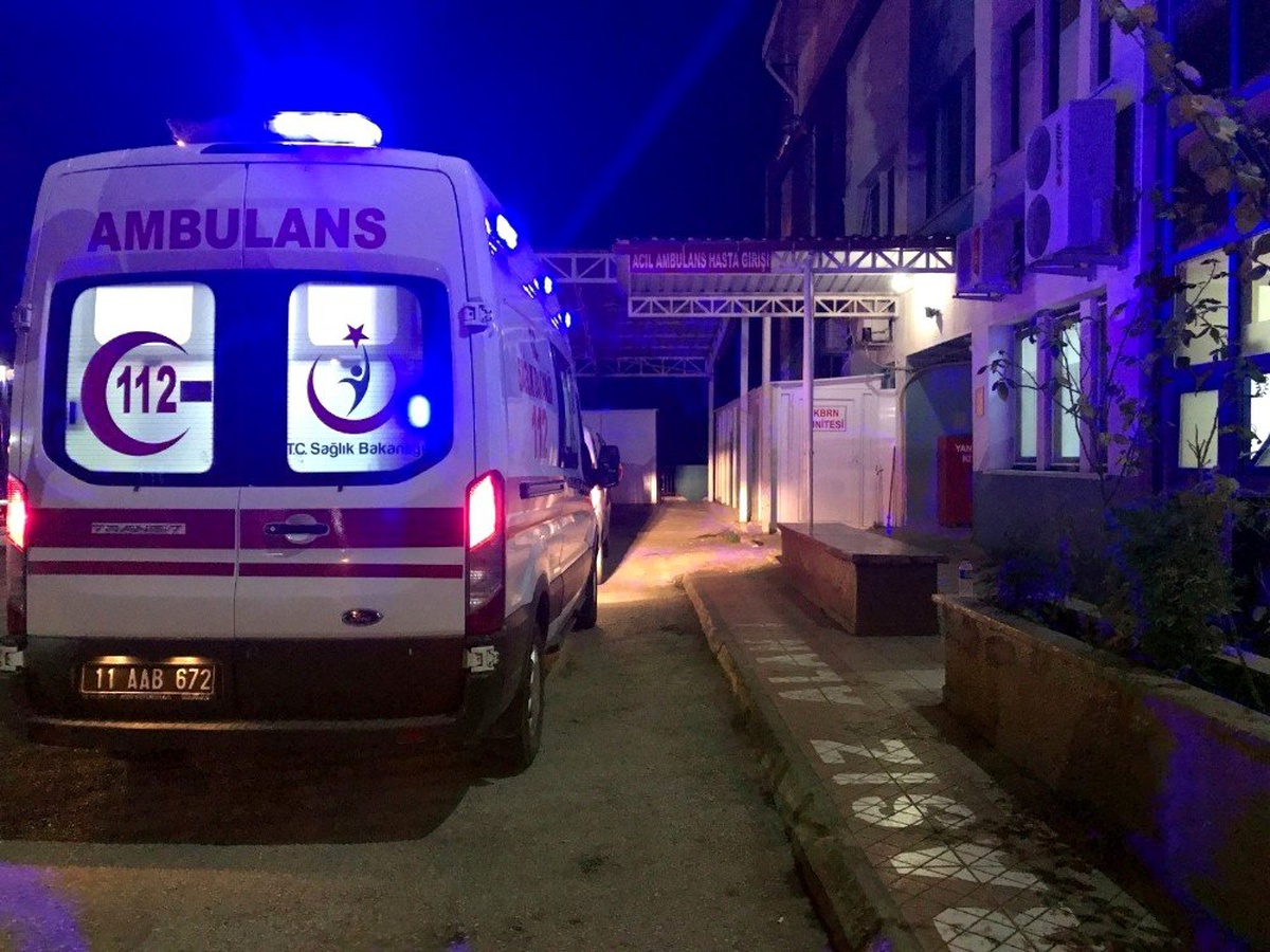 Motosiklet ile kamyonet çarpıştı; 1 yaralı