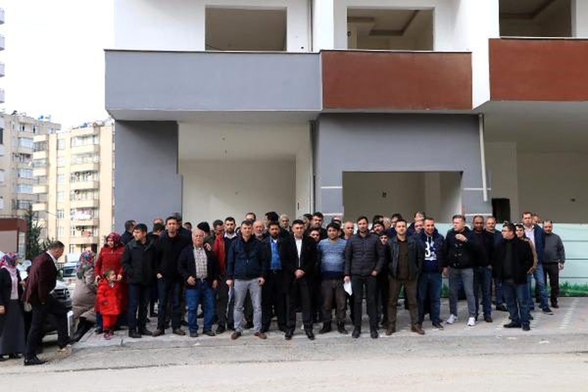 Müteahhit, aynı daireleri birden fazla kişiye sattı, aileler mağdur oldu