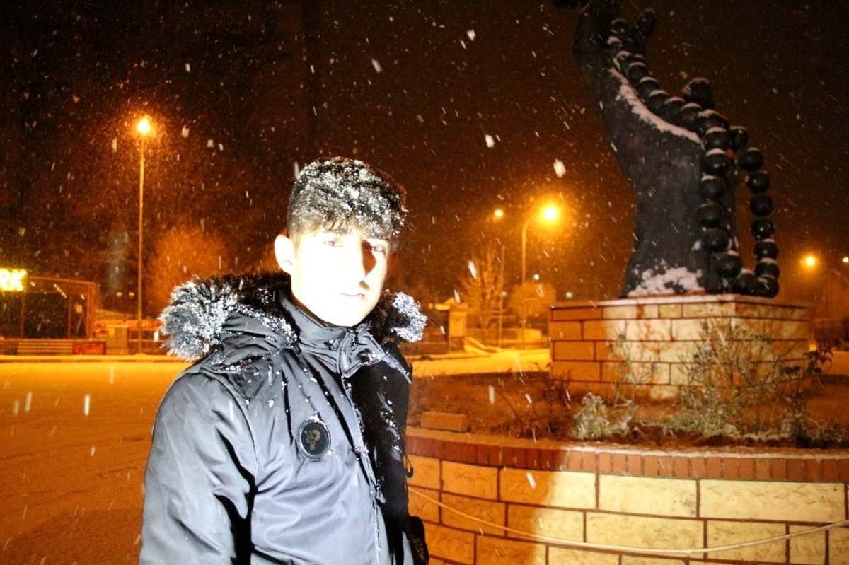 Oltu\'da kar kalınlığı 10 santimetreyi aştı