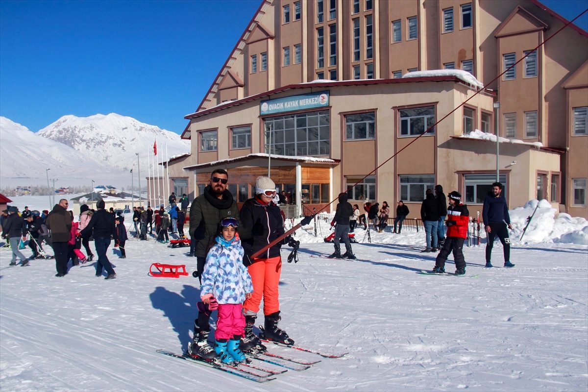 Ovacık Kayak Merkezi kayakseverlerin ilgi odağı oldu