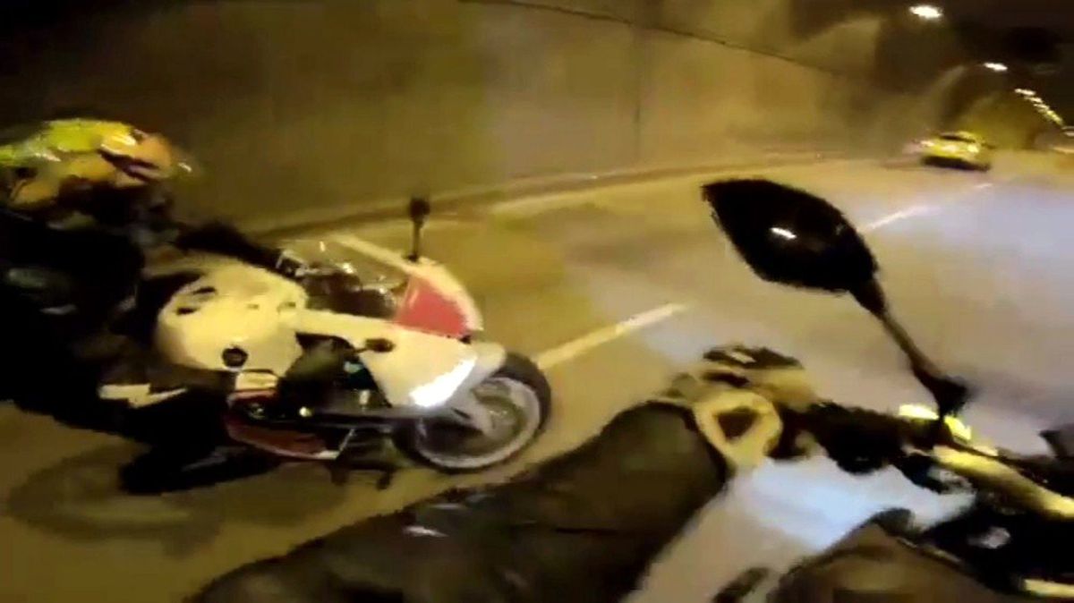 (Özel) Dolmabahçe Tüneli\'nde "drift" kazası kamerada