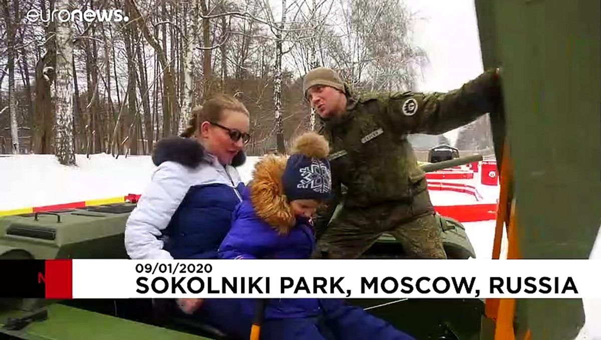 Rus çocukların tank sürme heyecanı