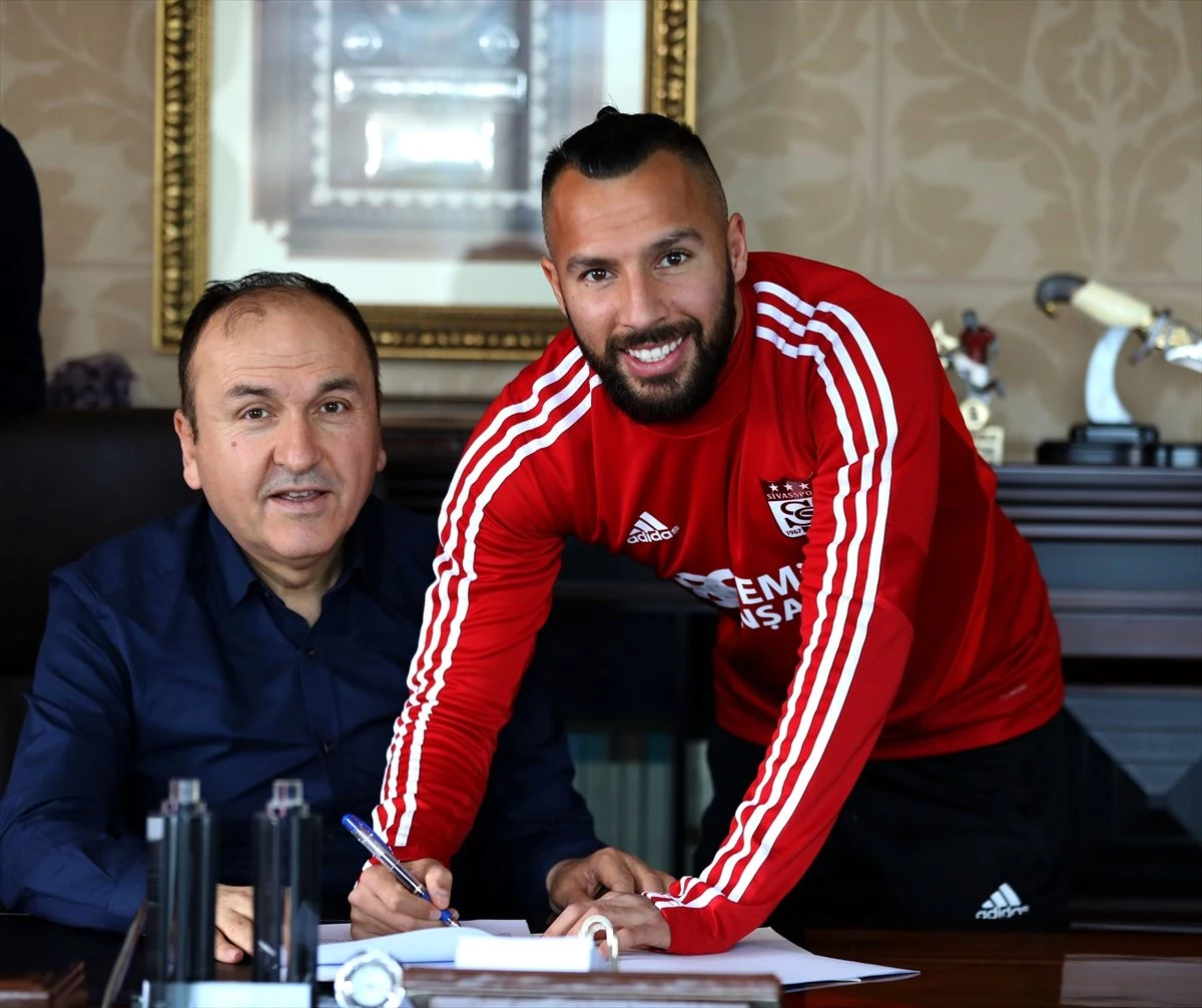 Sivasspor, Yasin Öztekin ile resmi sözleşme imzaladı