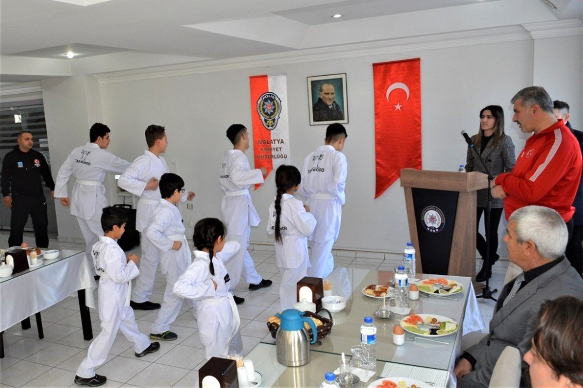 "Sokaktan Spora" Projesine katılanlar gösteri yaptı