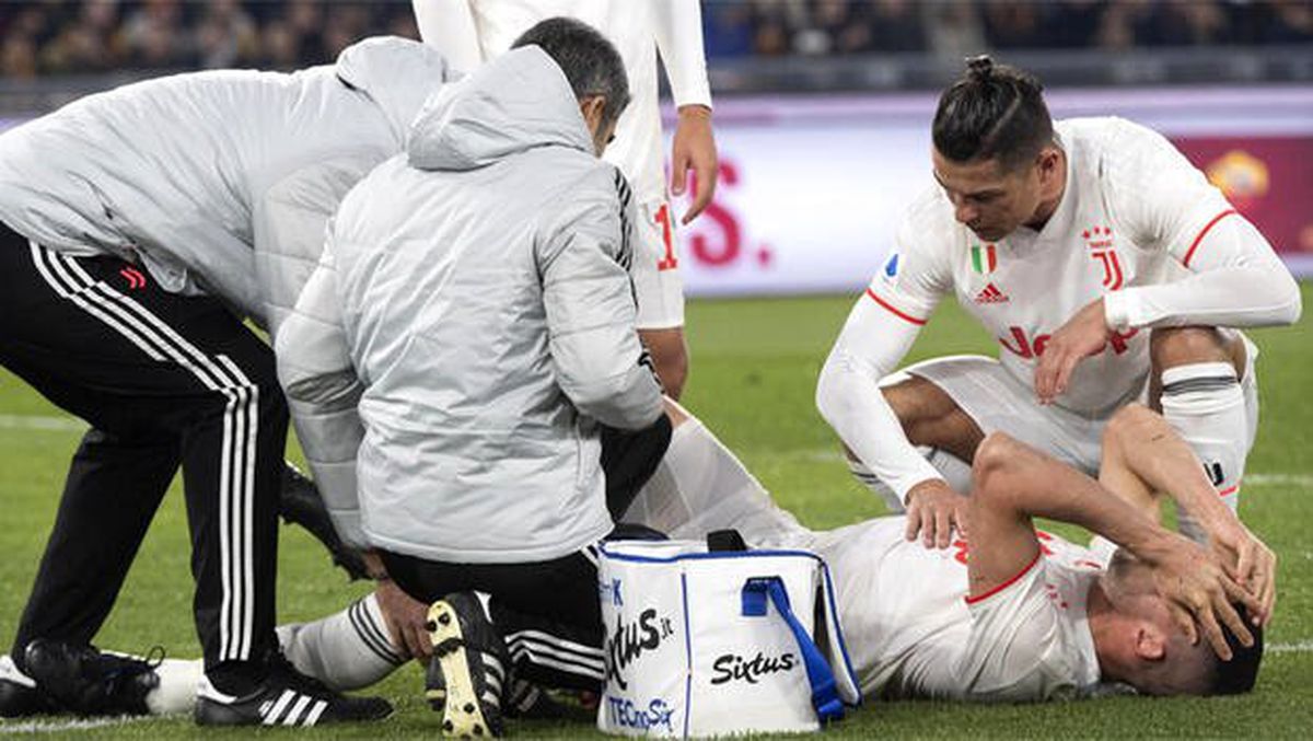 Son Dakika! Merih Demiral\'ın çapraz bağları koptu