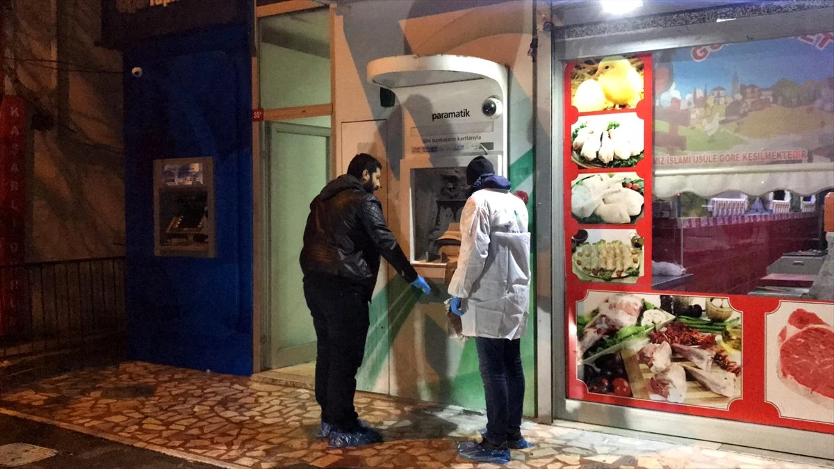 Sultanbeyli\'de üç bankamatik kundaklandı