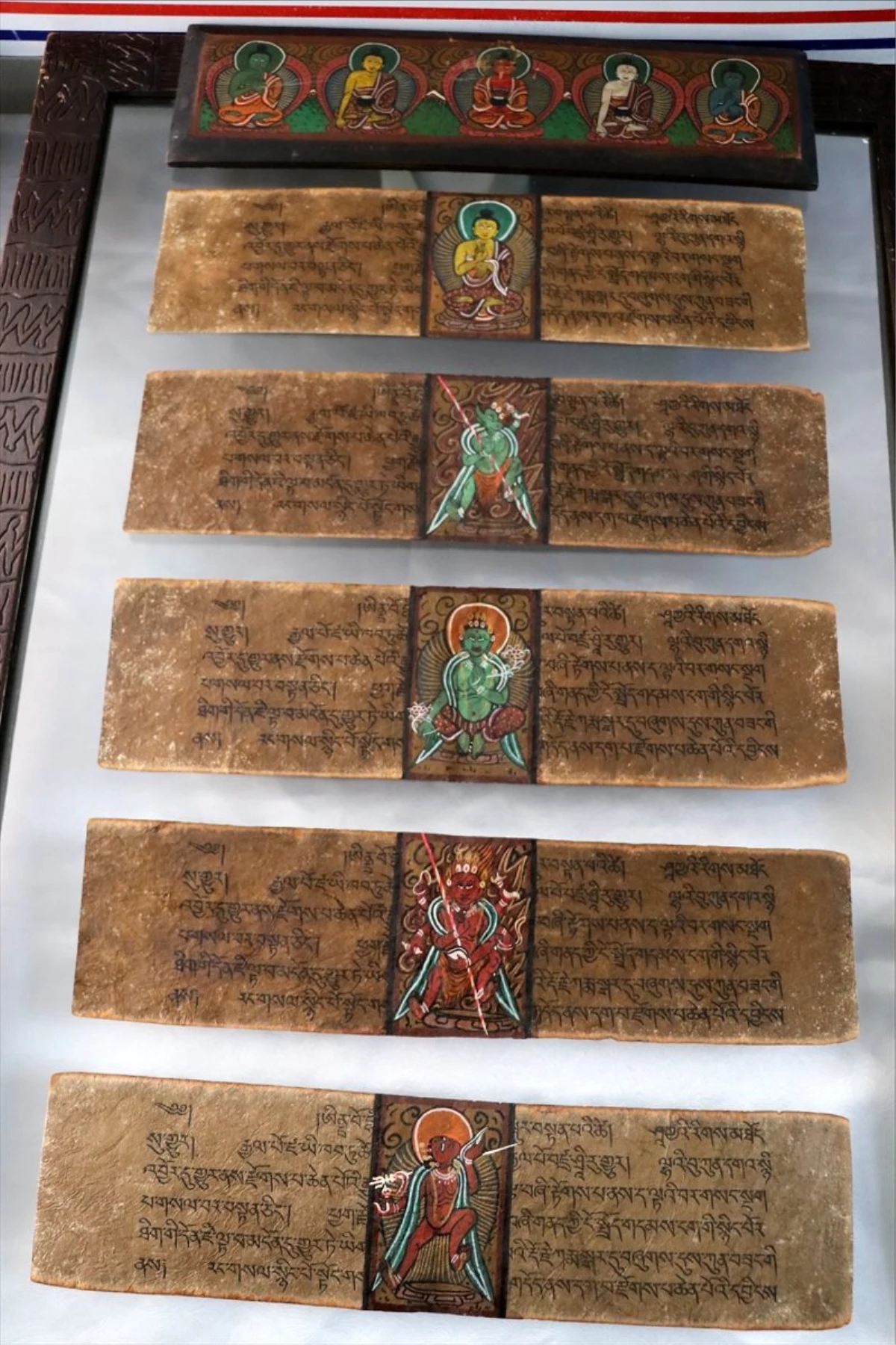 Tarihi el yazması eserleri jandarmaya satmaya çalıştılar