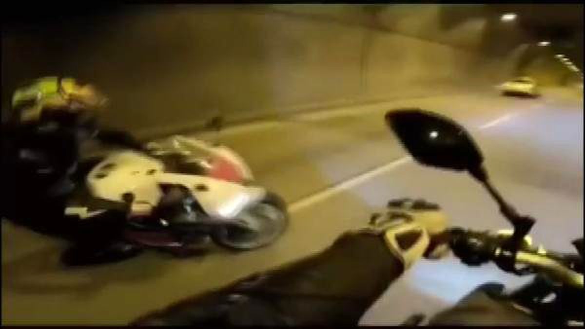 Tek teker üzerinde hız denemesi kazayla sonuçlandı; kaza anı kask kamerasında