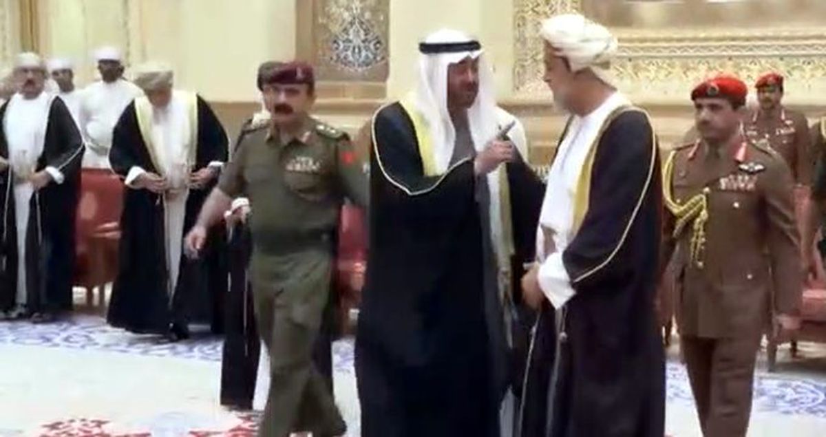 Umman'ın yeni sultanı, BAE veliaht prensinin elini sıkmadı