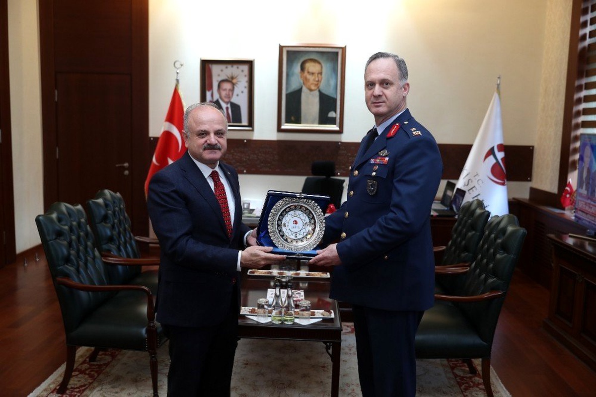 1\'inci Ana Jet Üs Komutanı Ergün, Vali Çakacak\'ı ziyaret etti